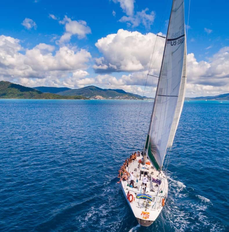 Airlie Beach: 2-Night Whitsundays Sailing Trip with Meals