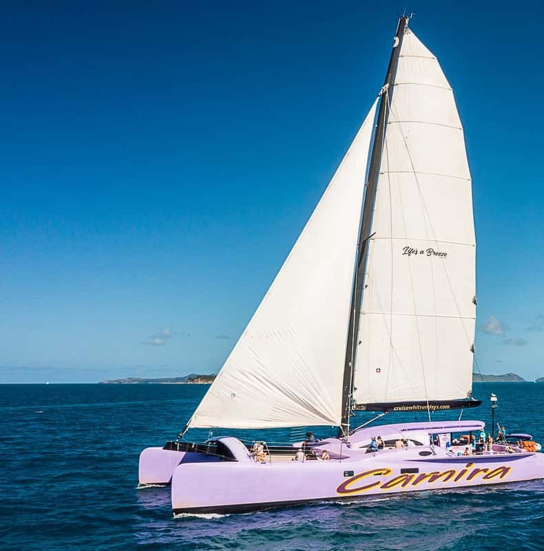 Airlie Beach: Whitsundays Full-Day Camira Sailing Adventure